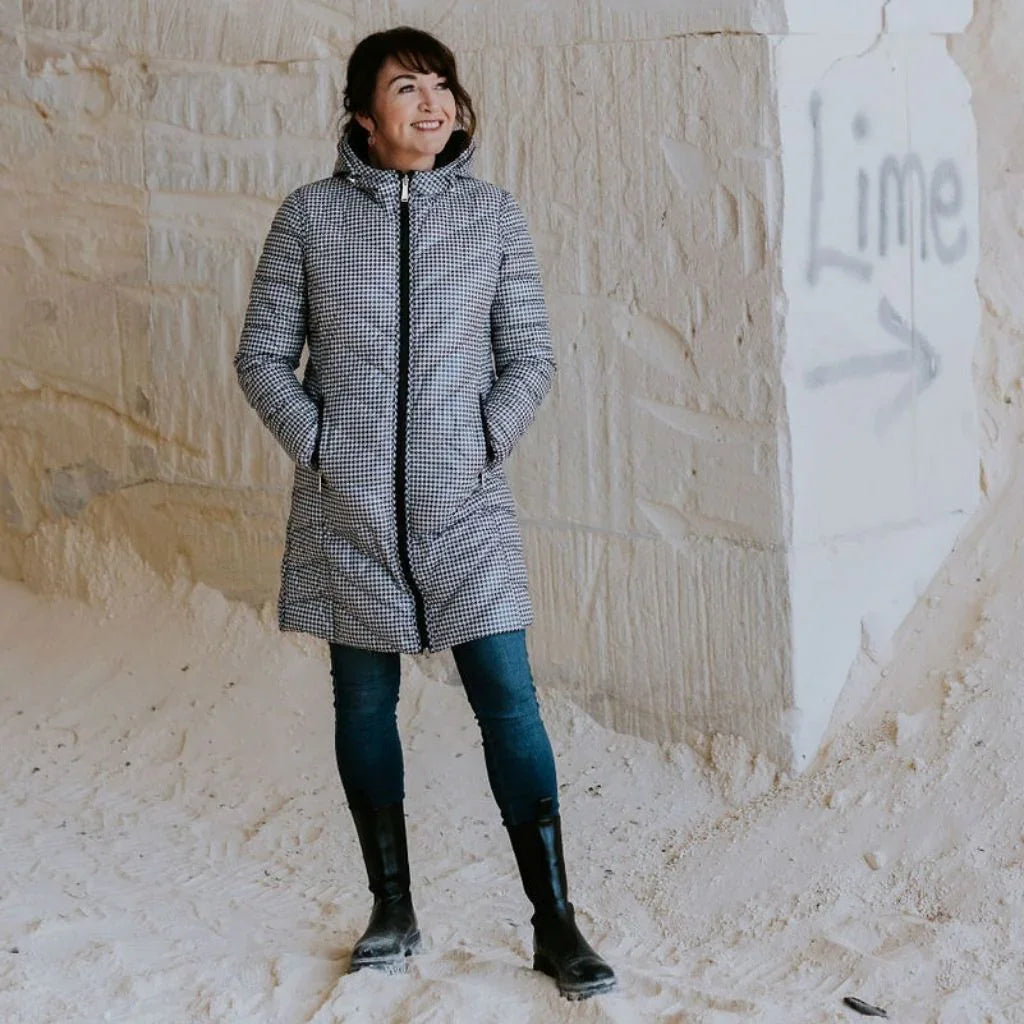 Arnie Women's Reversible 90/10 Down Coat - Black/Houndstooth