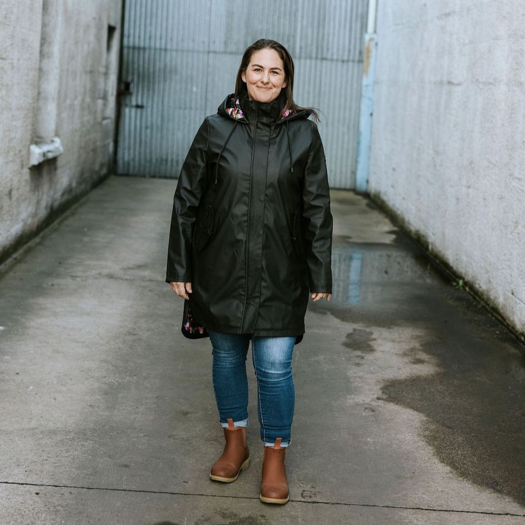 Billie Women&#39;s Rain Coat - Moke x Evie Kemp - Black with Purple Fleur